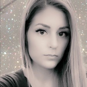 Meet your Posher, Alicia